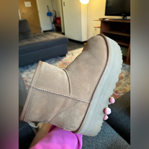 Platform mini Uggs NWT - Picture 8 of 11